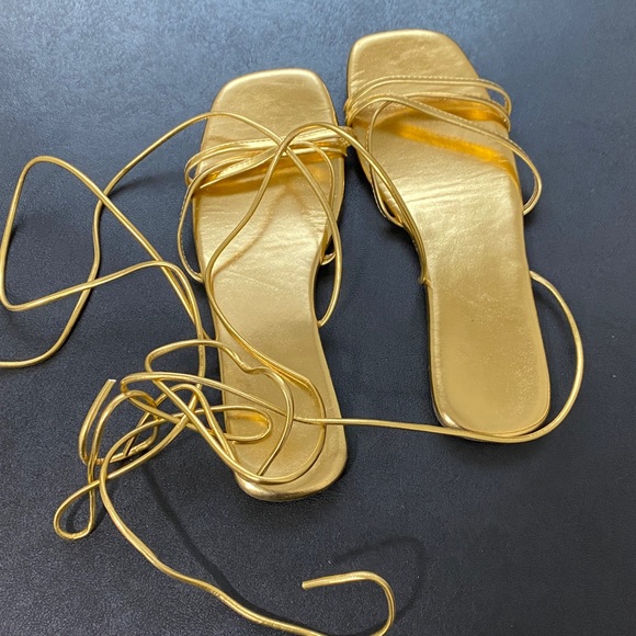 Women's Lace Up Strappy Flat Sandals Metallic Square Open Toe Sandal Tie Up - Picture 3 of 3